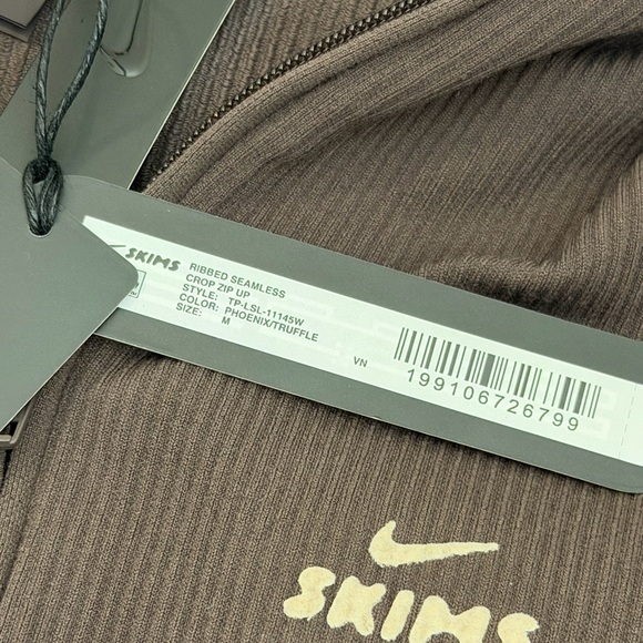SKIMS NIKE Ribbed Seamless Zip Up Crop Jacket Phoenix Medium BNWT SOLD OUT - Picture 9 of 15